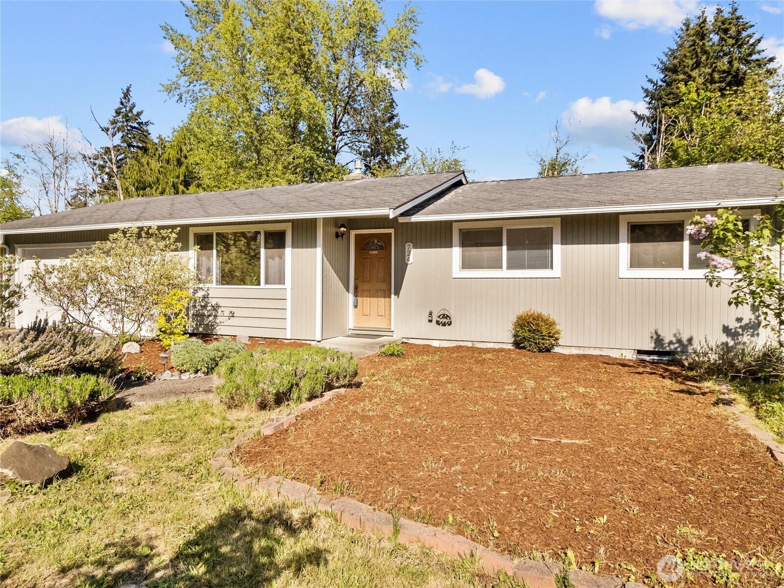 724 Dundee Road Northwest Olympia, WA 98502 - Photo 4 of 31 Gallery Image 4