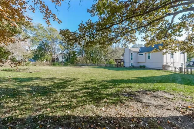 $2,360 | 4050 Southwest La Harve Drive, Lee's Summit, MO 64082