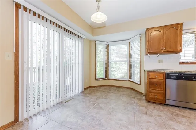 $2,360 | 4050 Southwest La Harve Drive, Lee's Summit, MO 64082