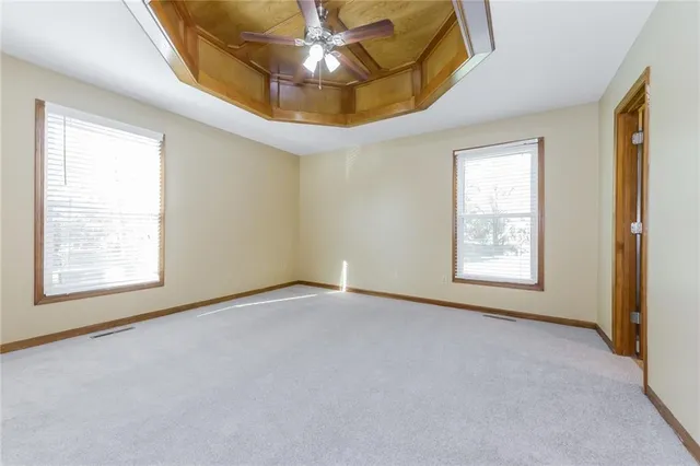 $2,360 | 4050 Southwest La Harve Drive, Lee's Summit, MO 64082