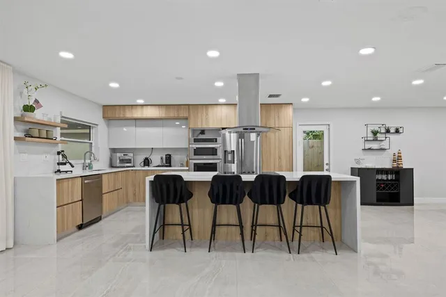 $850,000 | 136 Greens Road, Hollywood, FL 33021