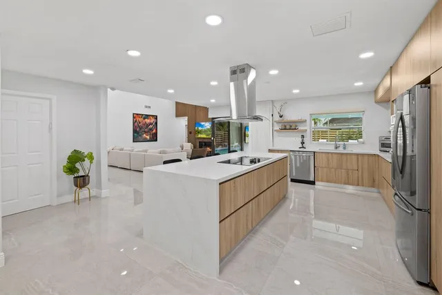 $850,000 | 136 Greens Road, Hollywood, FL 33021