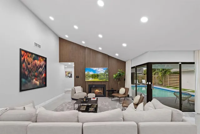 $850,000 | 136 Greens Road, Hollywood, FL 33021