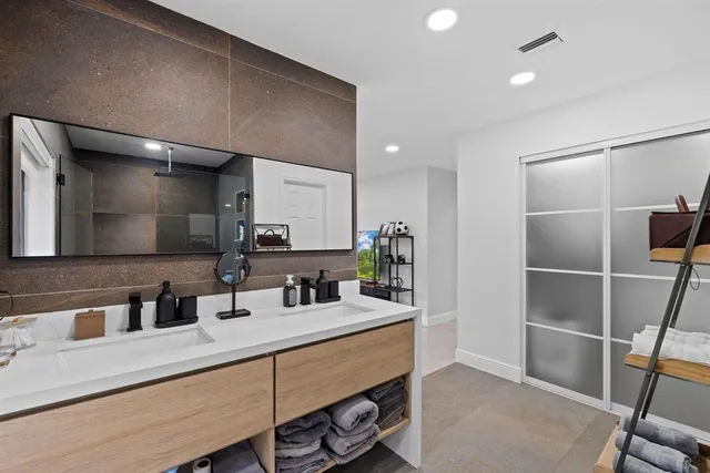 $850,000 | 136 Greens Road, Hollywood, FL 33021