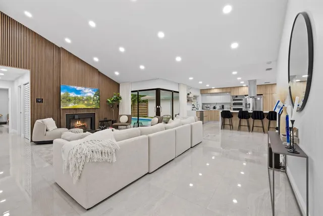 $850,000 | 136 Greens Road, Hollywood, FL 33021