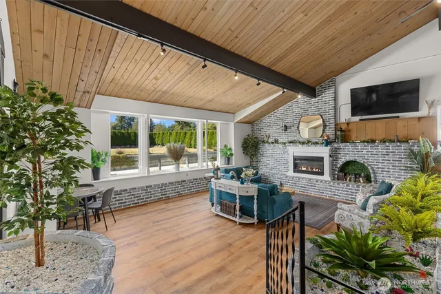 a view of a livingroom with furniture
