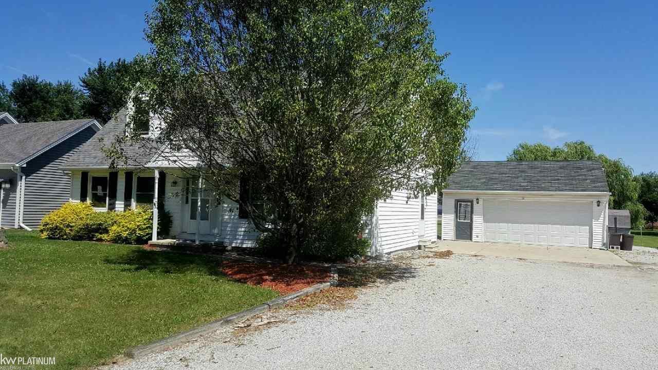 590 Range Road Marysville, MI 48040 - Photo 2 of 15 31326464-1.JPG