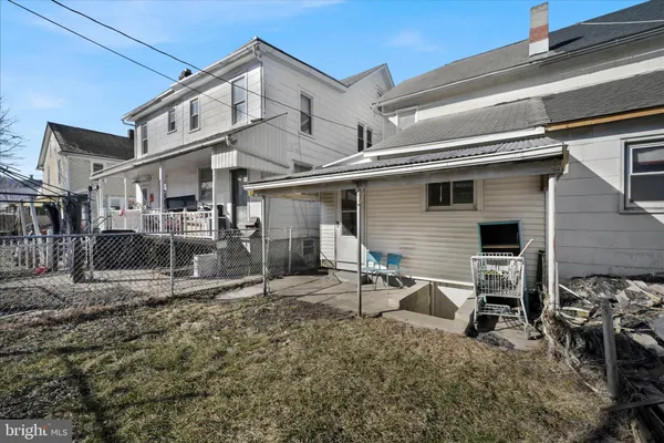 a view of house with backyard and furniture