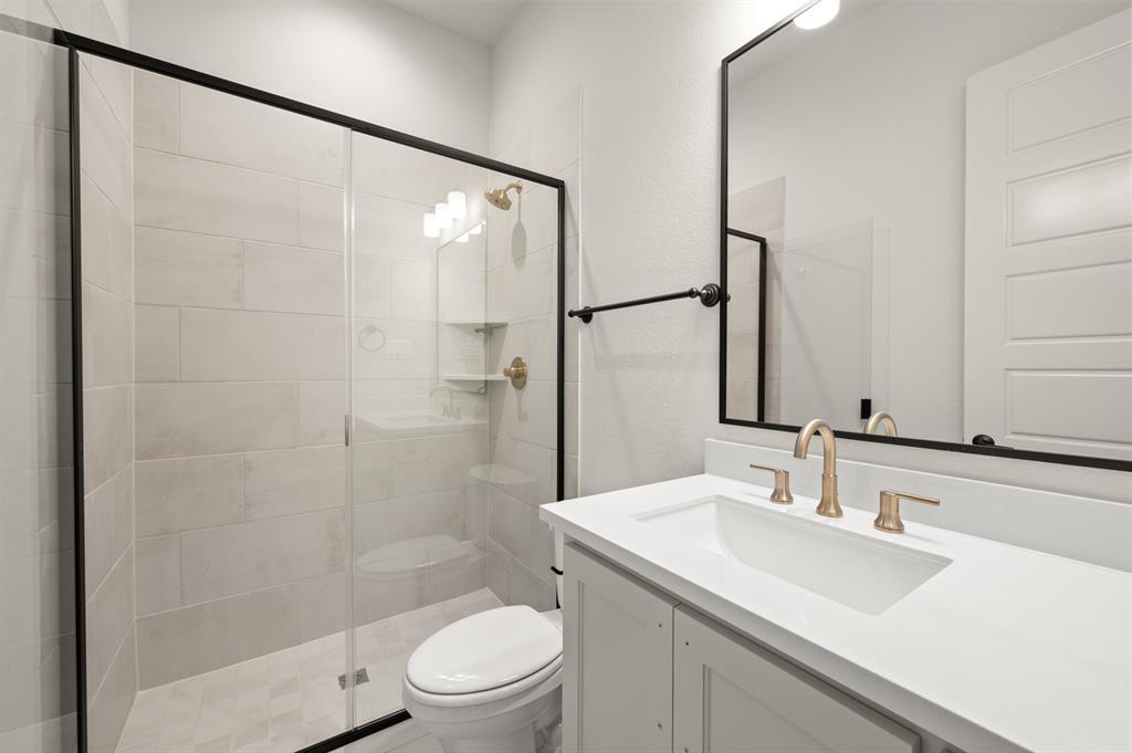 6451 Cedar Elm Road Midlothian, TX 76065 - Photo 35 of 39 6451 Cedar Elm- Bathroom-9056