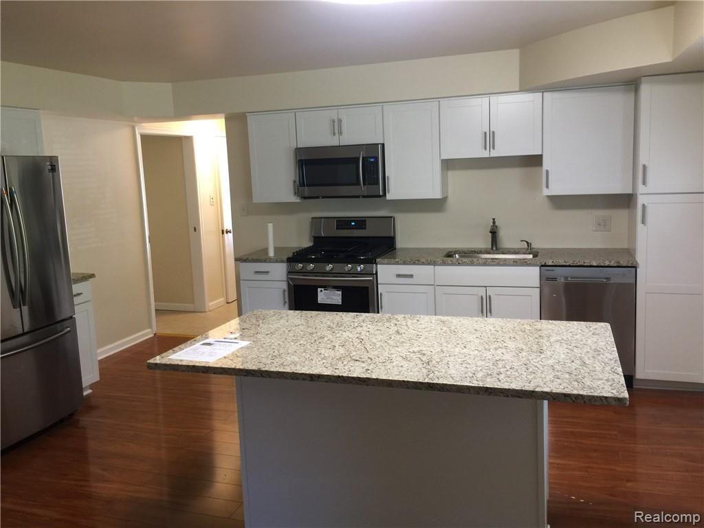 27203 Bunert Road Warren, MI 48088 - Photo 10 of 31
