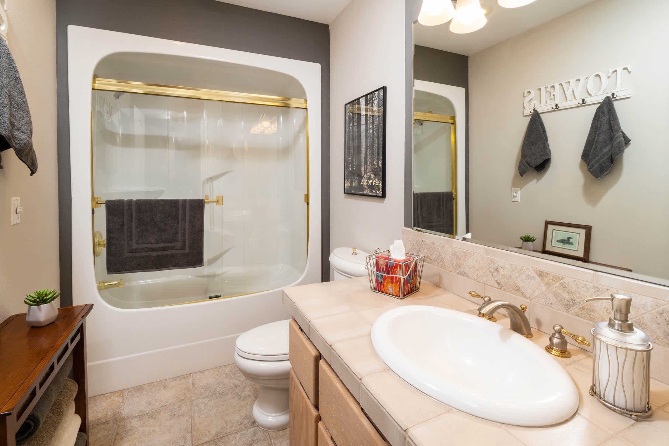 60205 Crater Road Bend, OR 97702 - Photo 26 of 74 Main level bathroom.