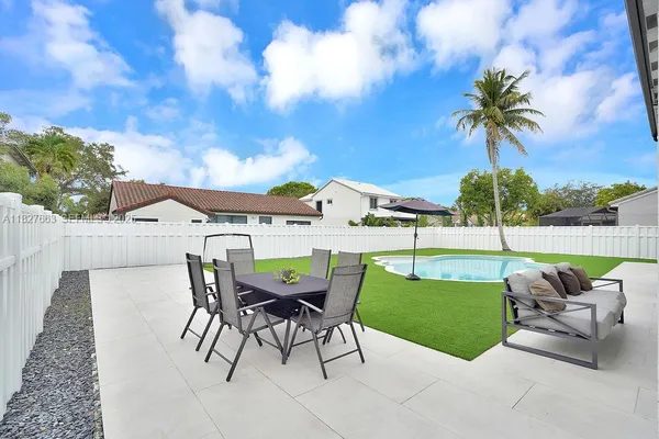 $1,590,000 | 10746 Charleston Place, Cooper City, FL 33026