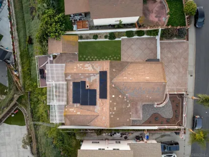 a picture of a table and chairs