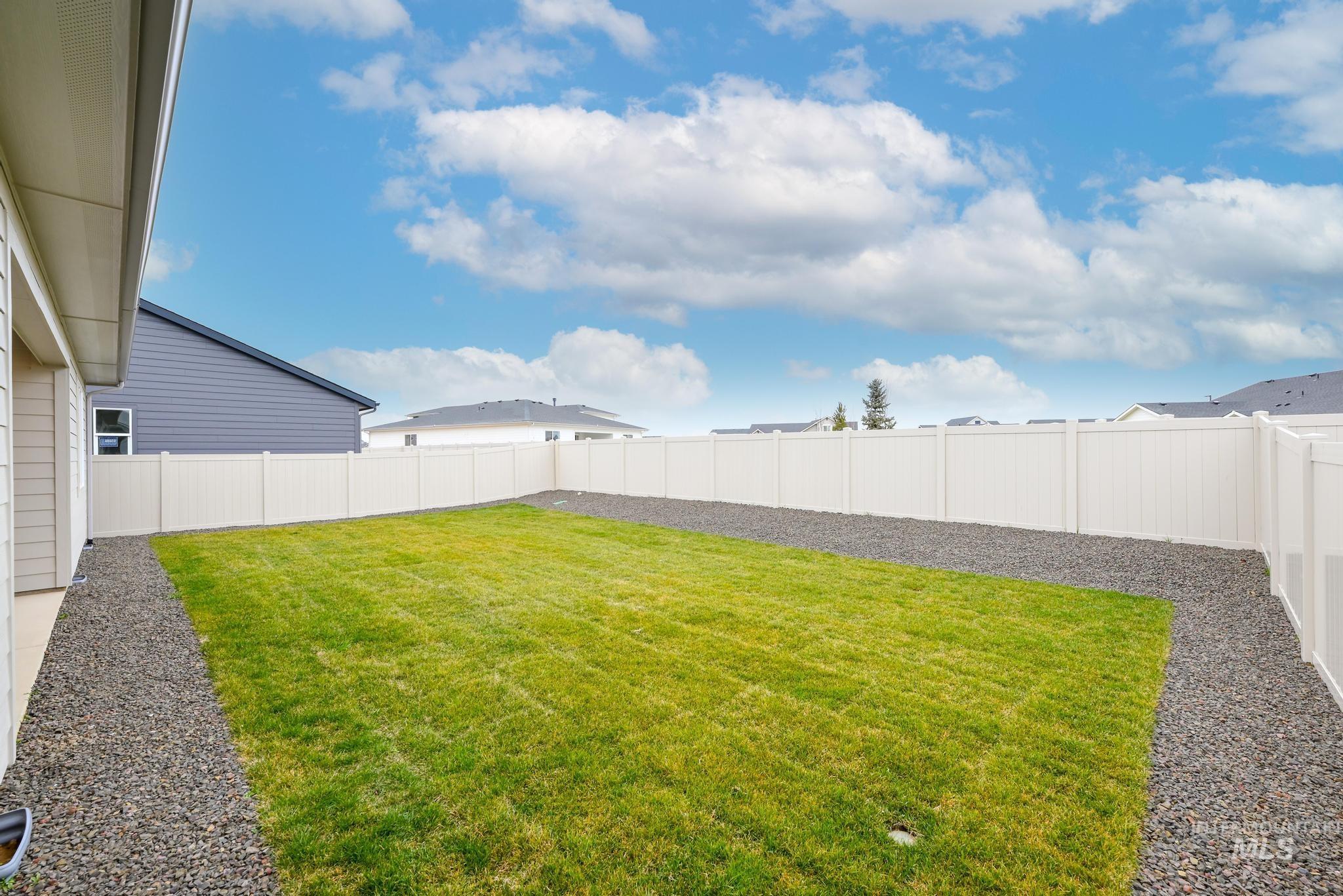 5923 West Snow Currant Street Meridian, ID 83646 - Photo 26 of 28 View of fenced backyard