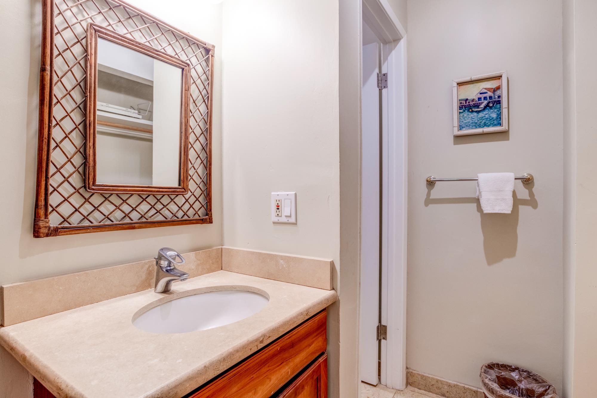 4909 Lower Honoapiilani Road, Unit A8 Lahaina, HI 96761 - Photo 27 of 40 Guest Bedrm - Ensuite Bathroom