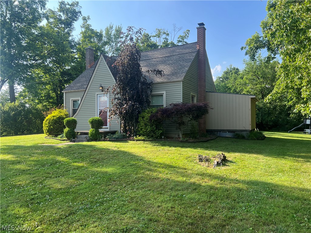3884 Dobbins Road Youngstown, OH 44514 - Photo 3 of 32
