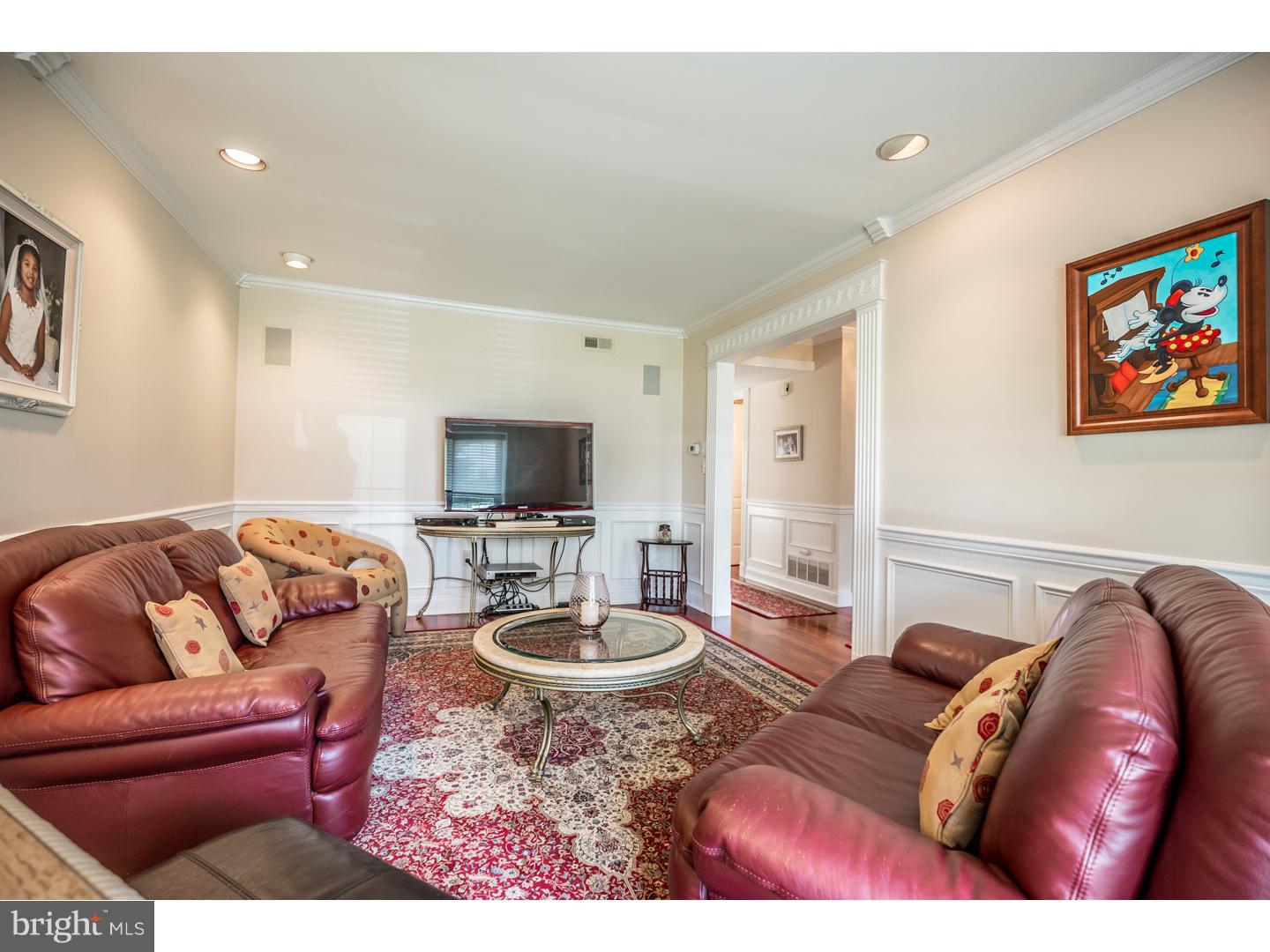 5 Bunker Hill Road Sewell, NJ 08080 - Photo 3 of 25 Living Room