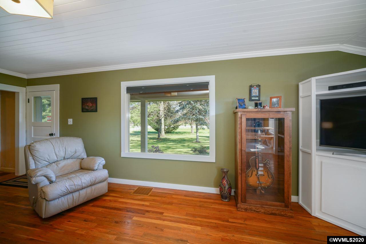 6182 Fruitland Road Northeast Salem, OR 97317 - Photo 12 of 42