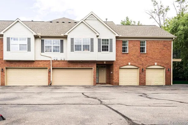 $186,500 | 23044 Williamsburg Circle, Trenton, MI 48183
