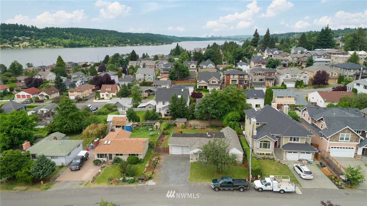 1036 North 31st Street Renton, WA 98056 - Photo 3 of 21