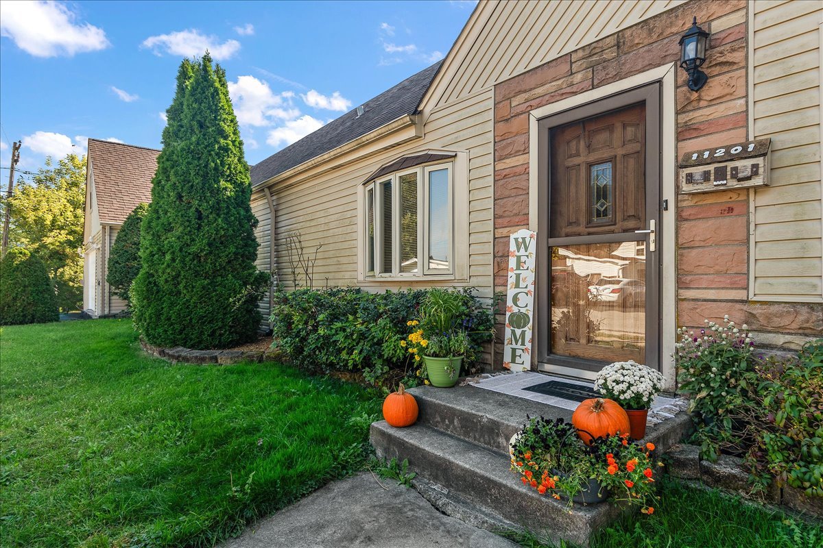 11201 South Normandy Avenue Worth, IL 60482 - Photo 2 of 31