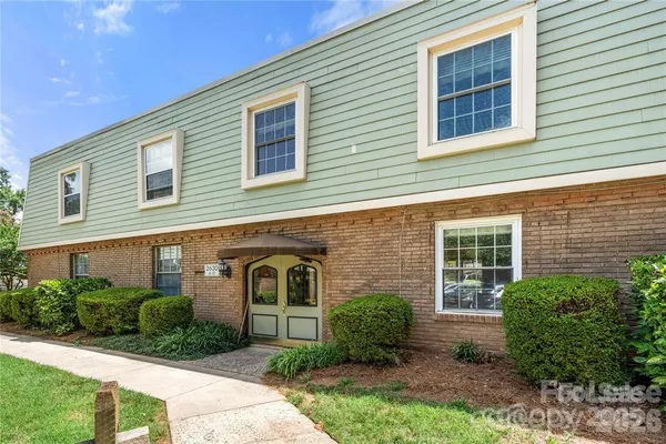 $1,800 | 2630 Park Road, Charlotte, NC 28209
