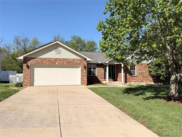 $345,000 | 307 Longview Drive, Columbia, IL 62236