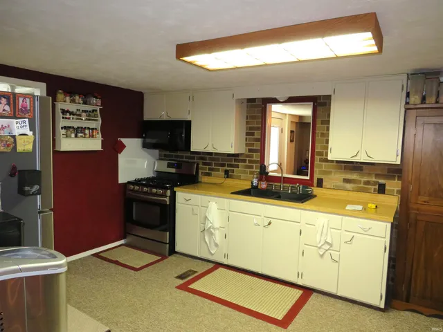 $179,000 | 6 East Judson Street, Bloomfield, IN 47424