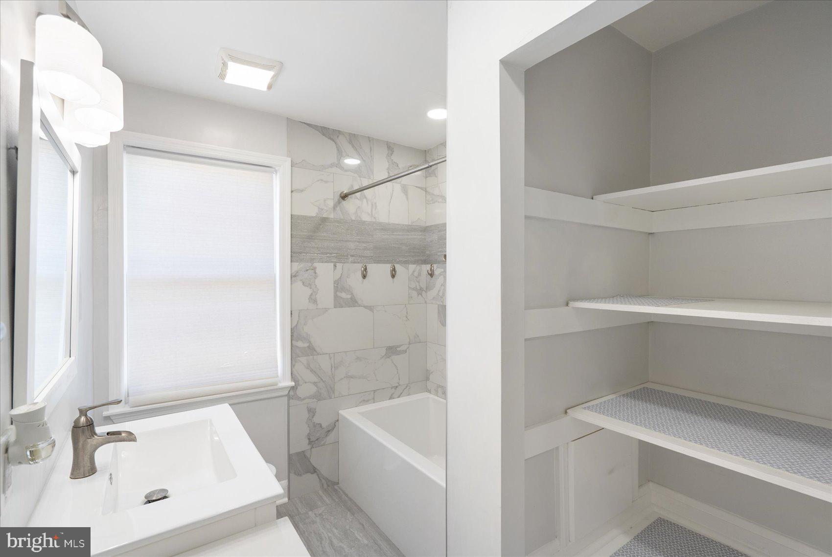 1512 Upshire Road Baltimore, MD 21218 - Photo 21 of 38 2nd floor full bathroom