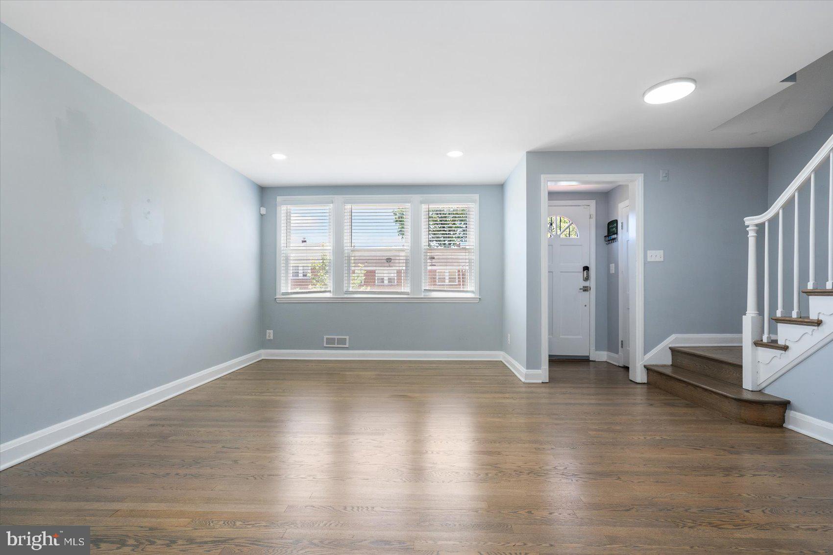 1512 Upshire Road Baltimore, MD 21218 - Photo 4 of 38 living room