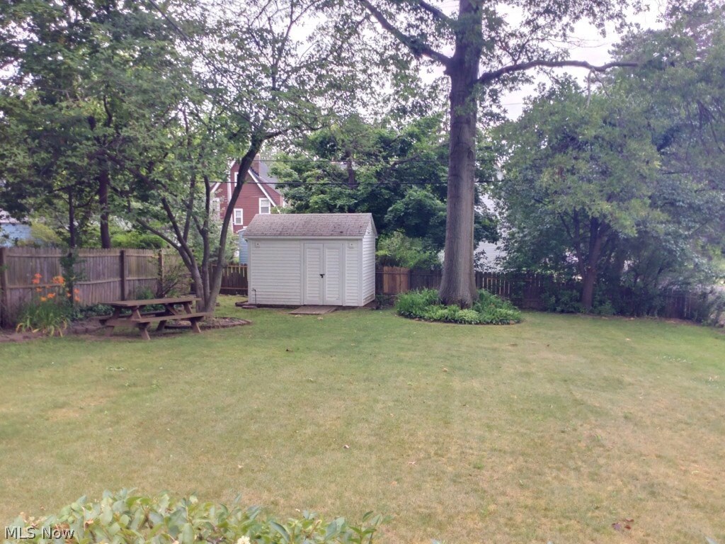 922 Englewood Road Cleveland Heights, OH 44121 - Photo 25 of 35