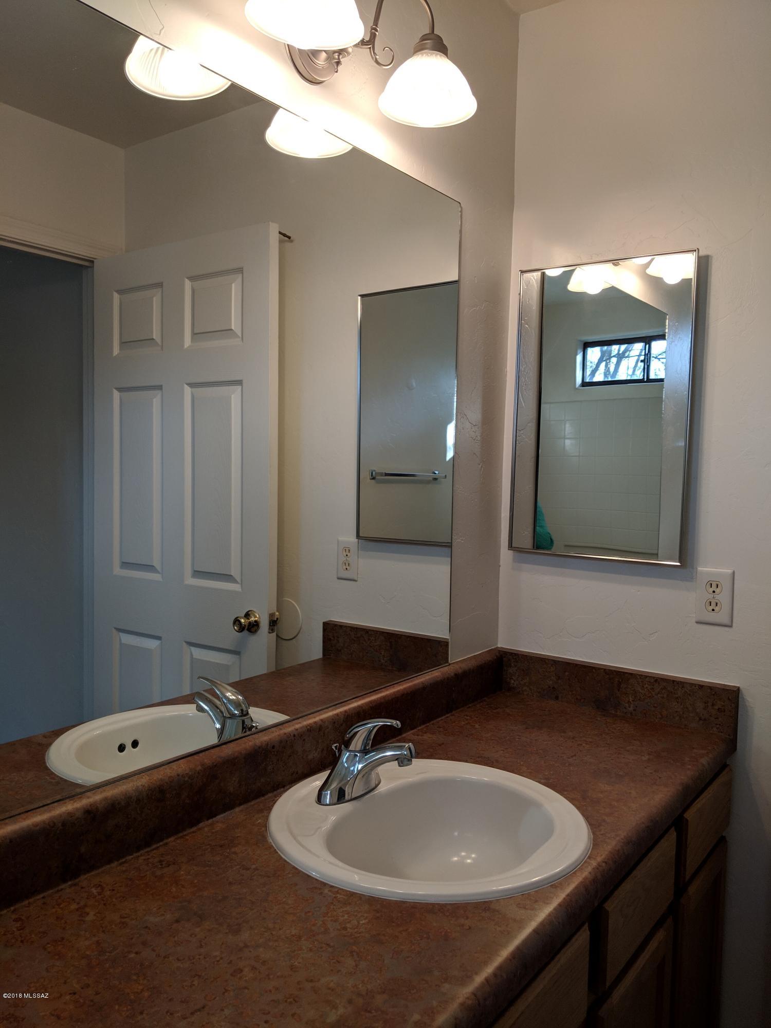 412 East Geronimo Bluff Loop Tucson, AZ 85705 - Photo 9 of 13