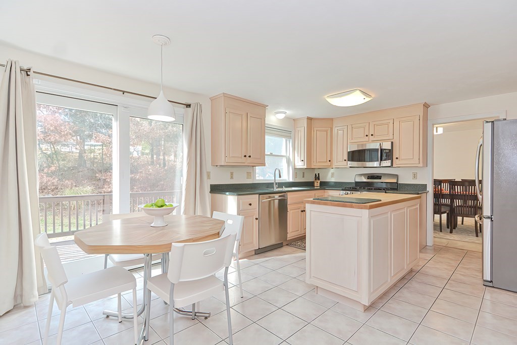 7 Symmes Road Franklin, MA 02038 - Photo 13 of 40 Gallery Image 13