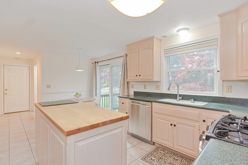 7 Symmes Road Franklin, MA 02038 - Photo 15 of 40 Gallery Image 15