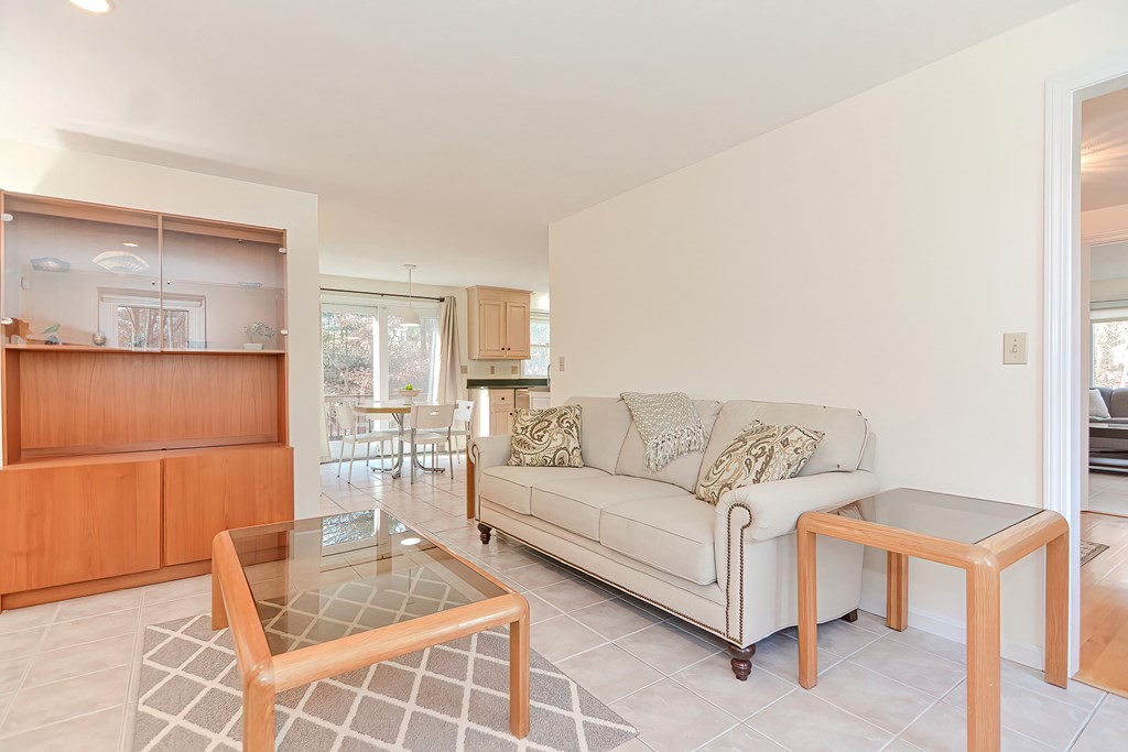 7 Symmes Road Franklin, MA 02038 - Photo 9 of 40 Gallery Image 9