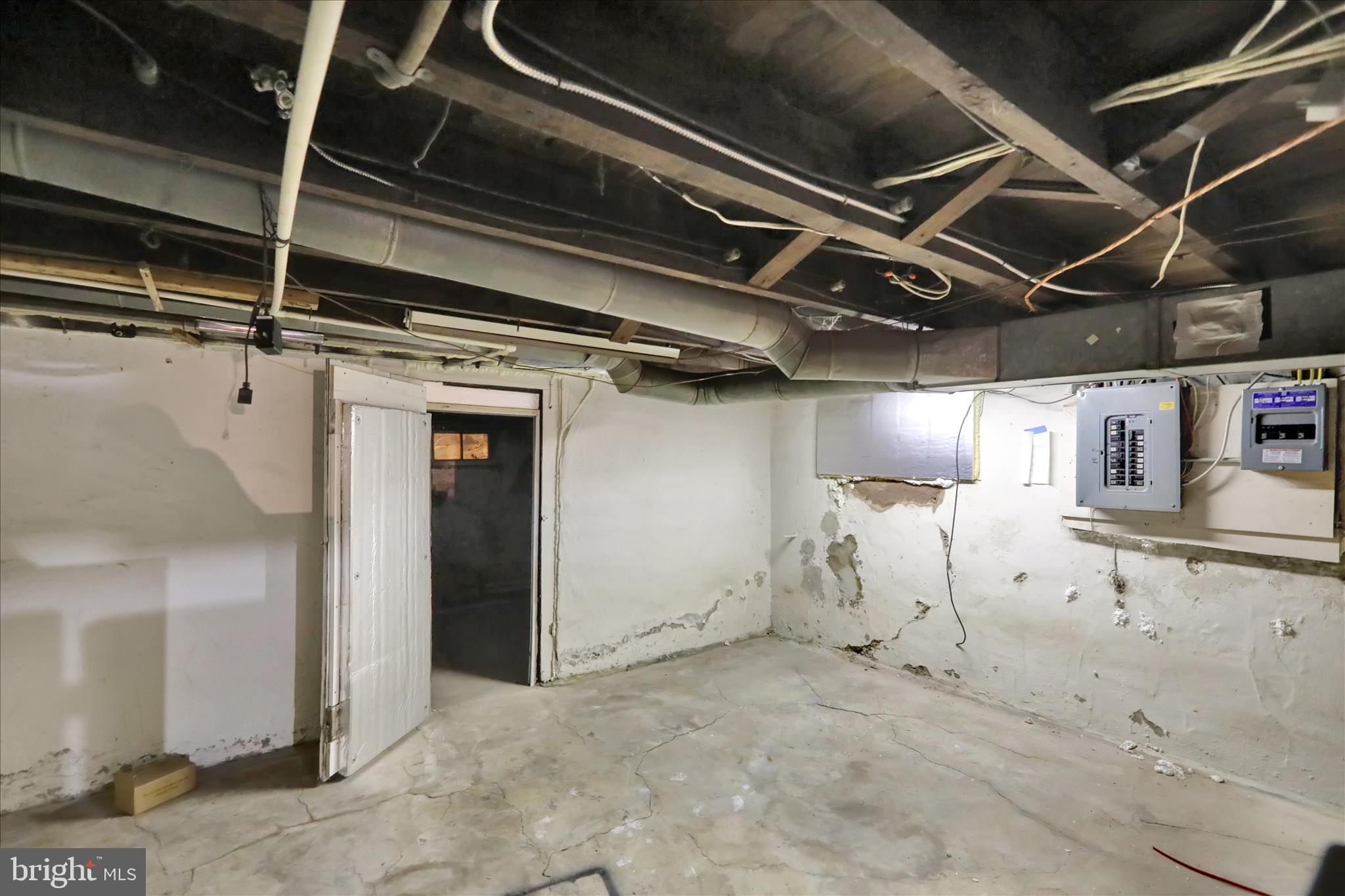 645 Lancaster Avenue Reading, PA 19611 - Photo 35 of 36 a view of a garage