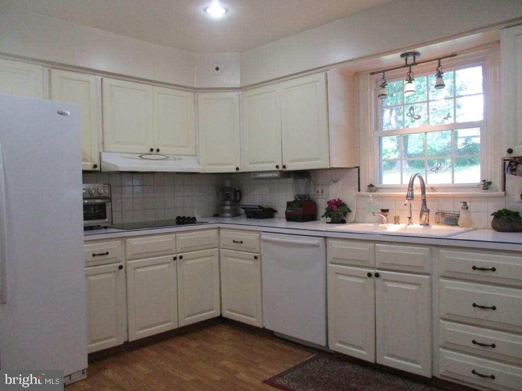 217 Foxcroft Road Broomall, PA 19008 - Photo 15 of 50 Gallery Image 15