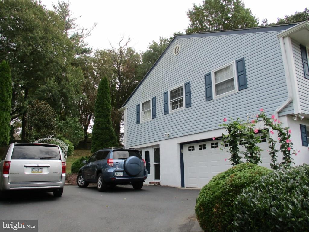 217 Foxcroft Road Broomall, PA 19008 - Photo 3 of 50 Gallery Image 3