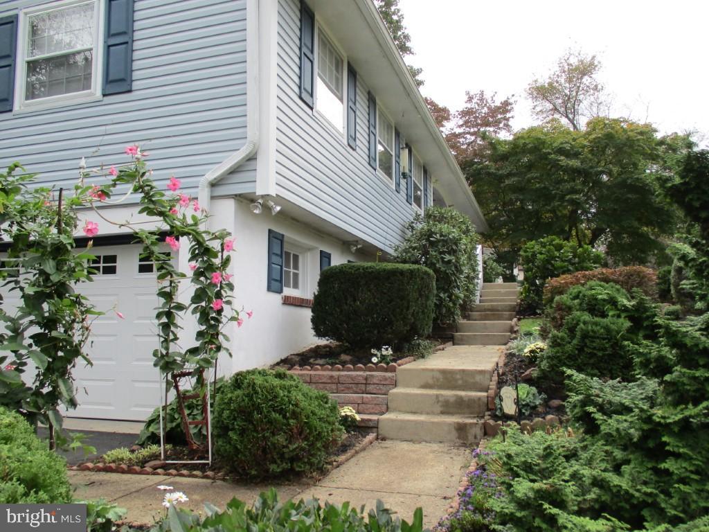 217 Foxcroft Road Broomall, PA 19008 - Photo 4 of 50 Gallery Image 4