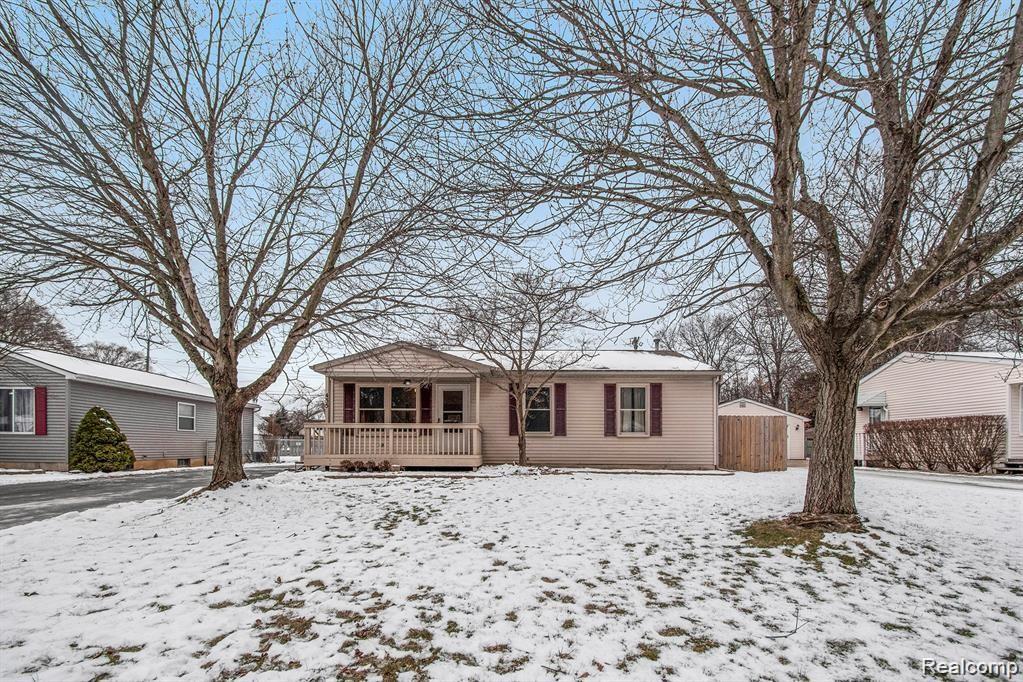 435 Reeves Pinckney, MI 48169 - Photo 1 of 25
