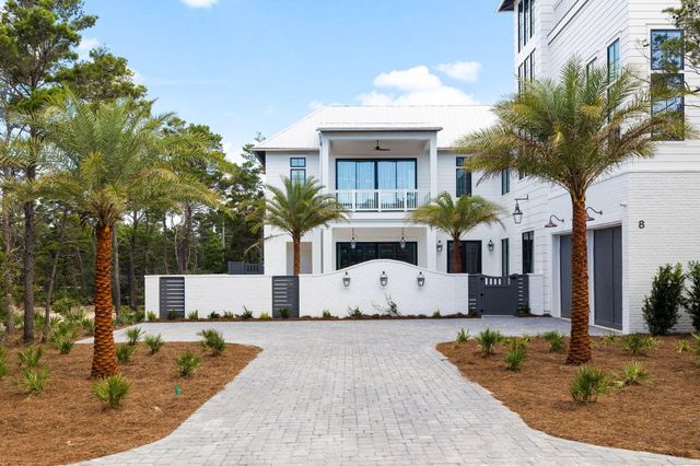 a view of a entrance gate of the house