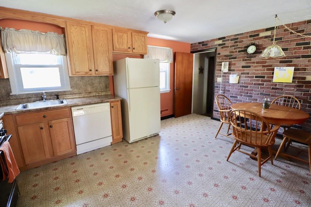 61 Washington Terrace Whitman, MA 02382 - Photo 2 of 25
