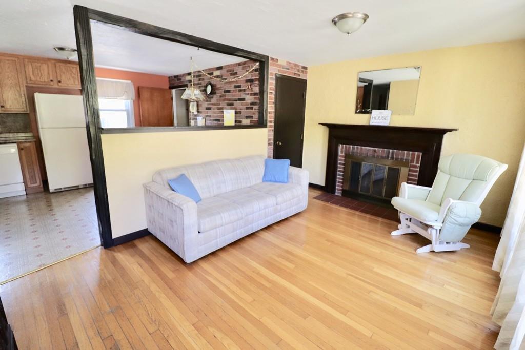61 Washington Terrace Whitman, MA 02382 - Photo 4 of 25