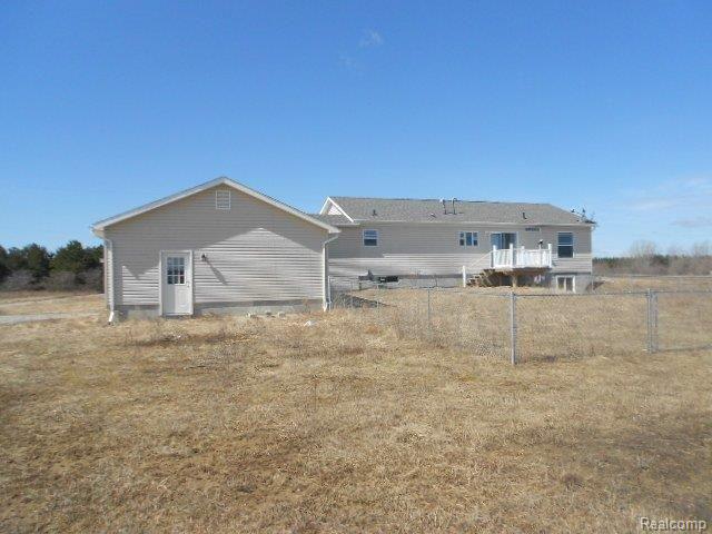 8725 Croswell Road Jeddo, MI 48032 - Photo 2 of 19 262-180522 - back1.JPG
