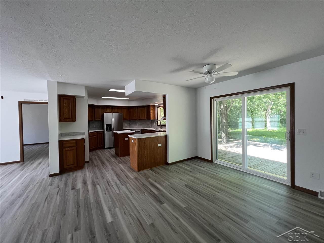 2290 South 5 Mile Road Midland, MI 48640 - Photo 13 of 23 Dining Area