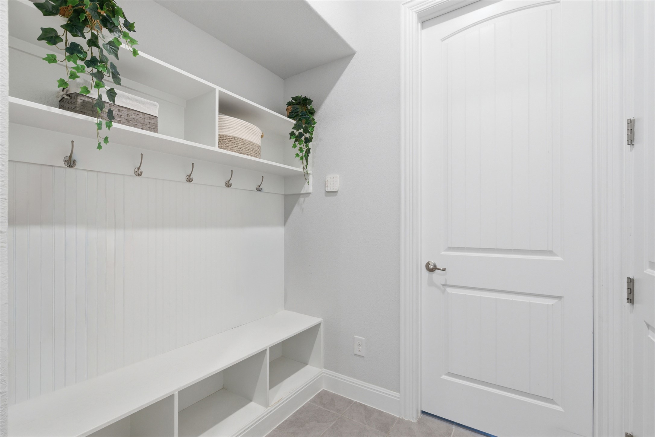 118 Bear Paw Run Georgetown, TX 78628 - Photo 22 of 35 Entryway with built-in bench seating and storage cubbies