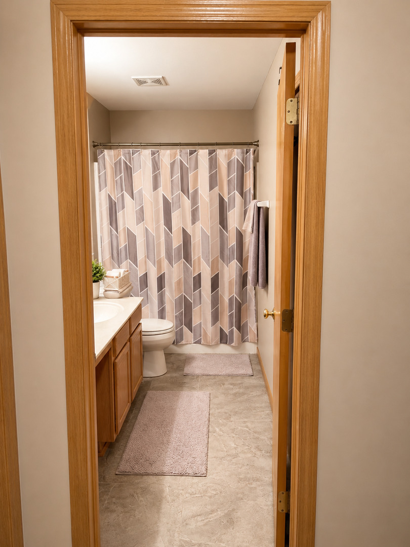720 Ridge Drive Marengo, IL 60152 - Photo 26 of 34 a bathroom with a bathtub and shower