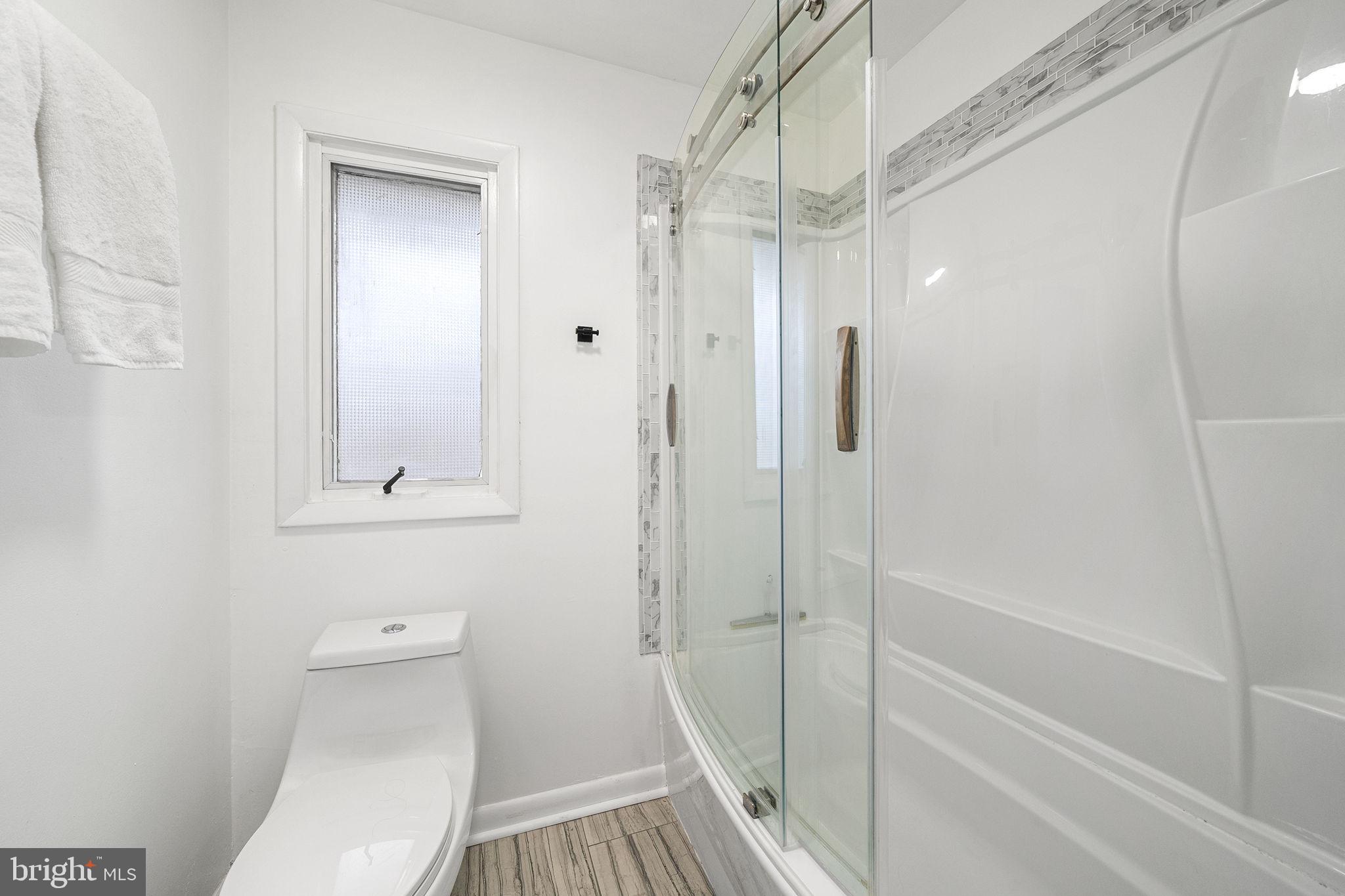 7805 Wendy Ridge Lane Annandale, VA 22003 - Photo 36 of 68 Shower/Tub Combo