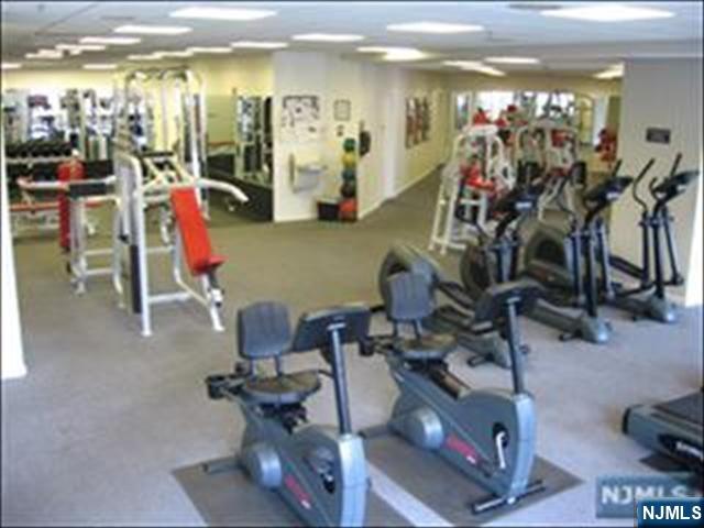 100 Old Palisade Road, Unit 702 Fort Lee, NJ 07024 - Photo 3 of 37