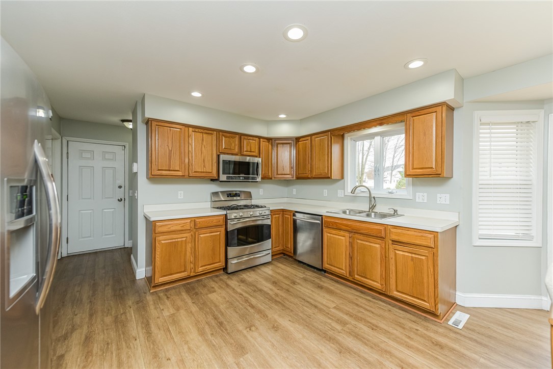 279 MacIntosh Drive Greece, NY 14626 - Photo 8 of 36